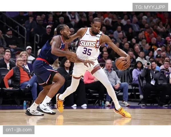 太阳主场胜快船,布克率队止连败 太阳主场胜快船,布克率队止连败