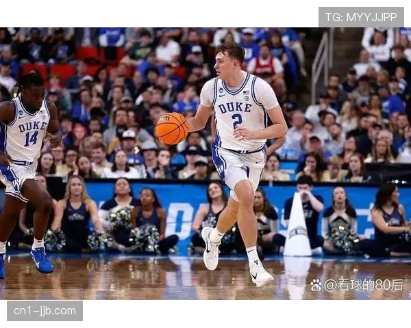 NCAA焦点战：杜克大学险胜北卡，热门新秀表现抢眼