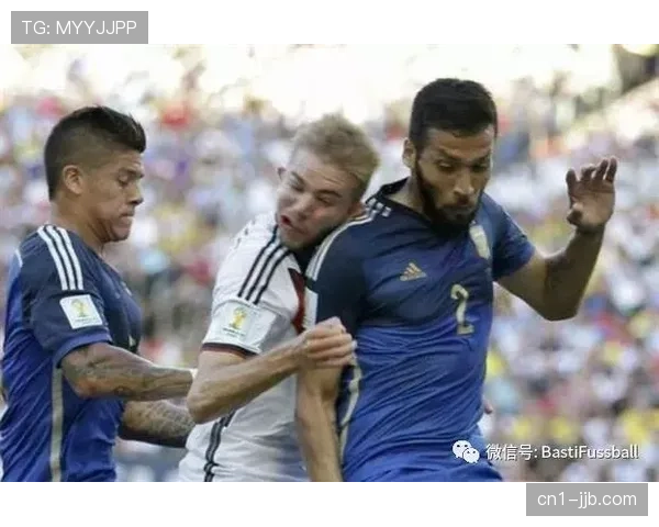 皮亚斯特里与安东内利碰撞引发连锁反应,勒克莱尔无辜退赛 皮亚斯特里与安东内利碰撞引发连锁反应,勒克莱尔无辜退赛